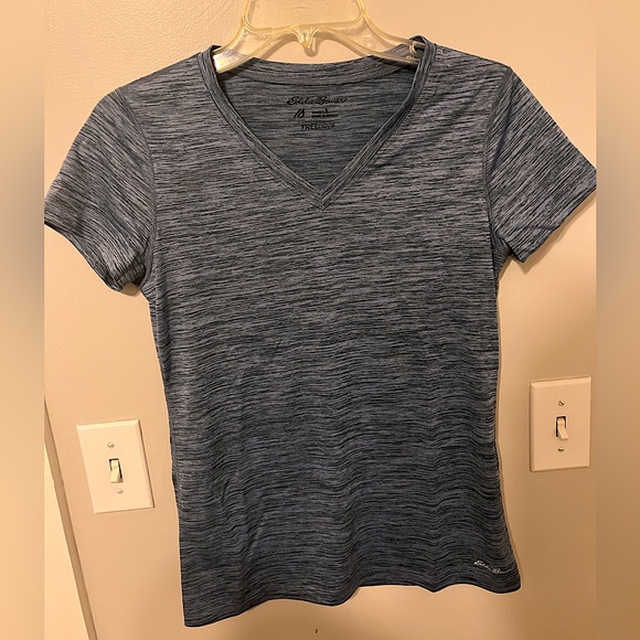 Eddie Bauer Womens Hiking V-Neck top - Picture 1 of 1